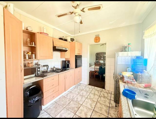 3 BEDROOM HOUSE FOR SALE IN VANDERBIJLPARK CE 2